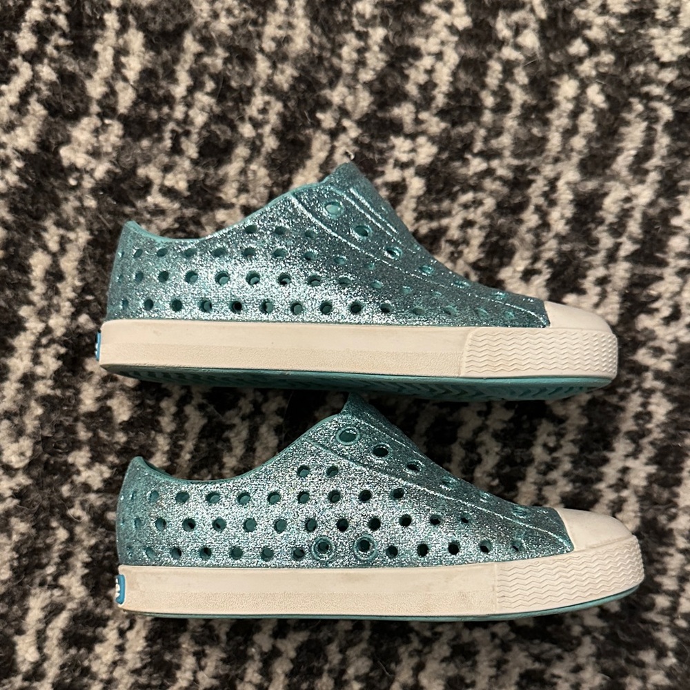 Native - Baby Blue Sparkle - Size C7 - Picture 2 of 4